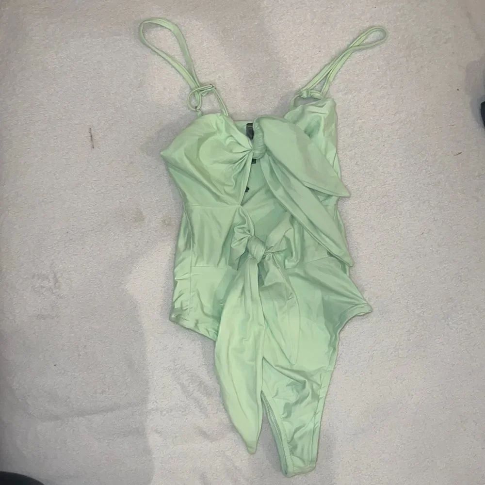 Itay brands green bodysuit with bows size small womens